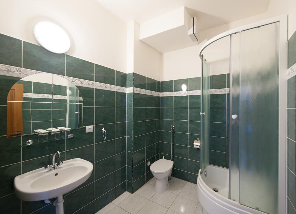 צ'סקה בודיוביצה Hotel V Centru מראה חיצוני תמונה