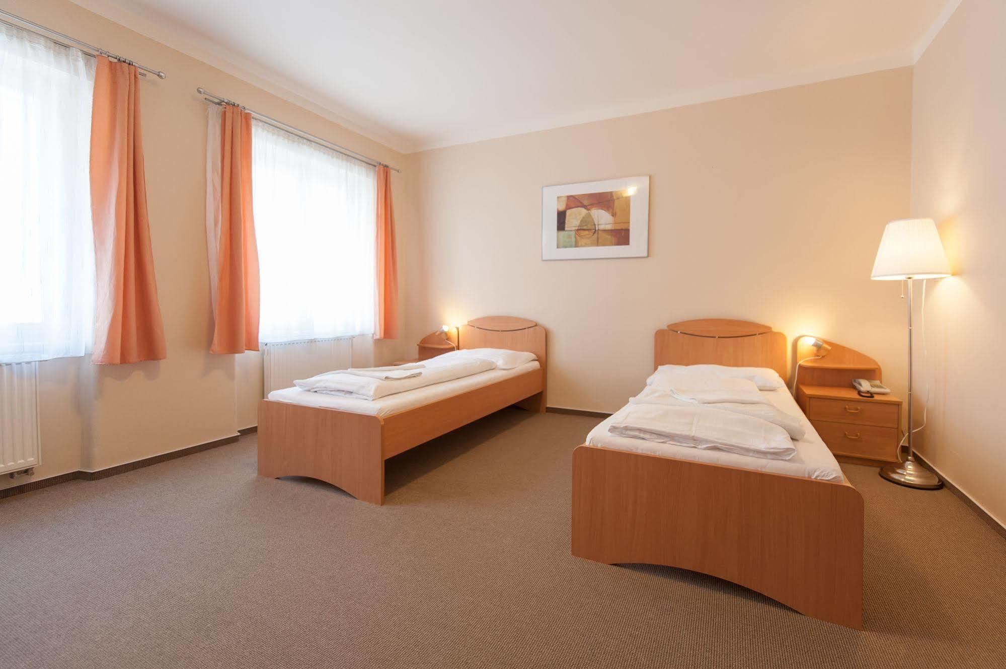 צ'סקה בודיוביצה Hotel V Centru מראה חיצוני תמונה