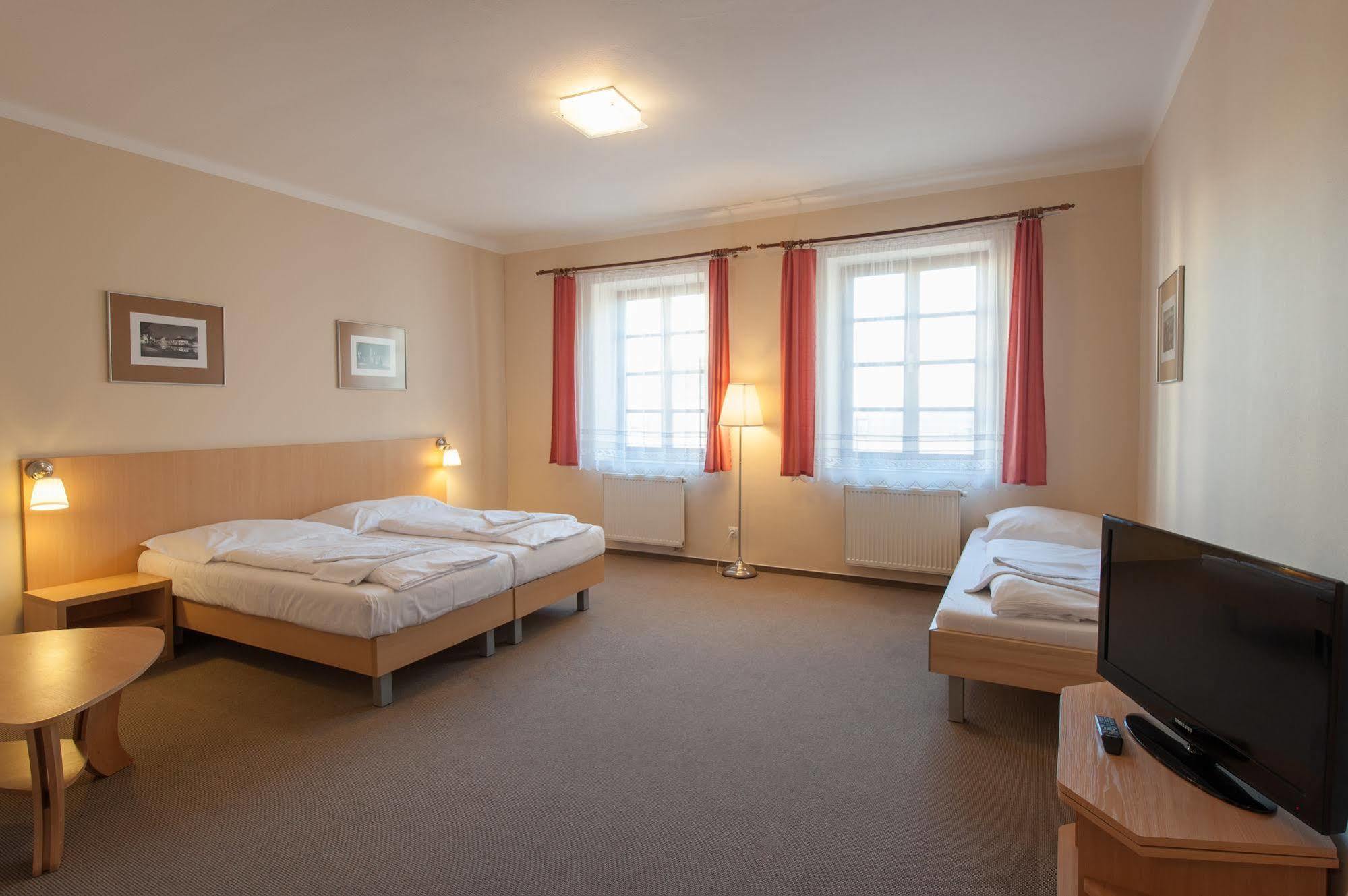 צ'סקה בודיוביצה Hotel V Centru מראה חיצוני תמונה