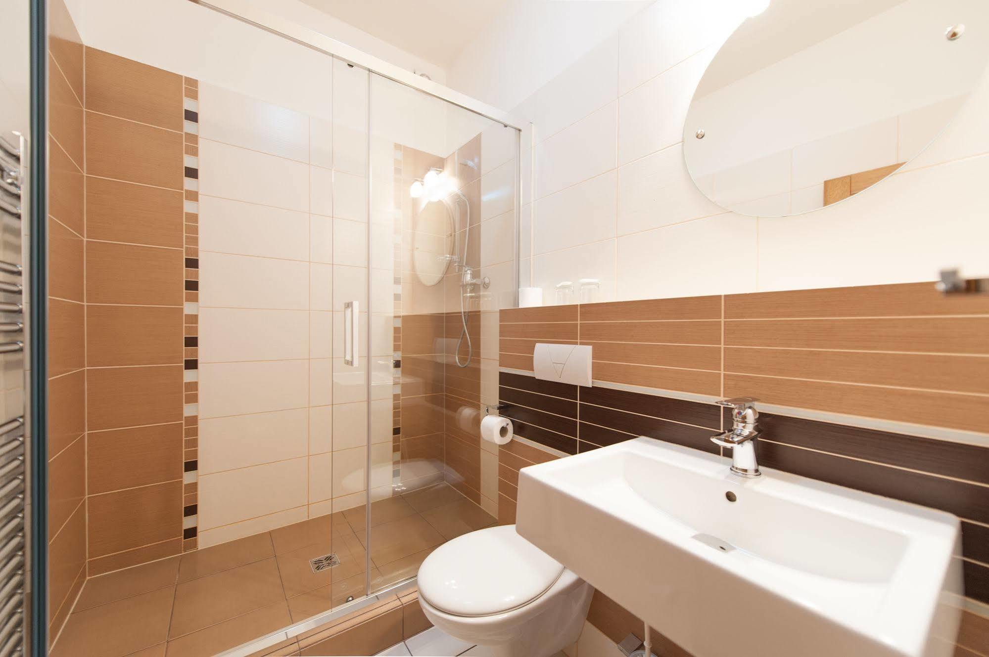 צ'סקה בודיוביצה Hotel V Centru מראה חיצוני תמונה