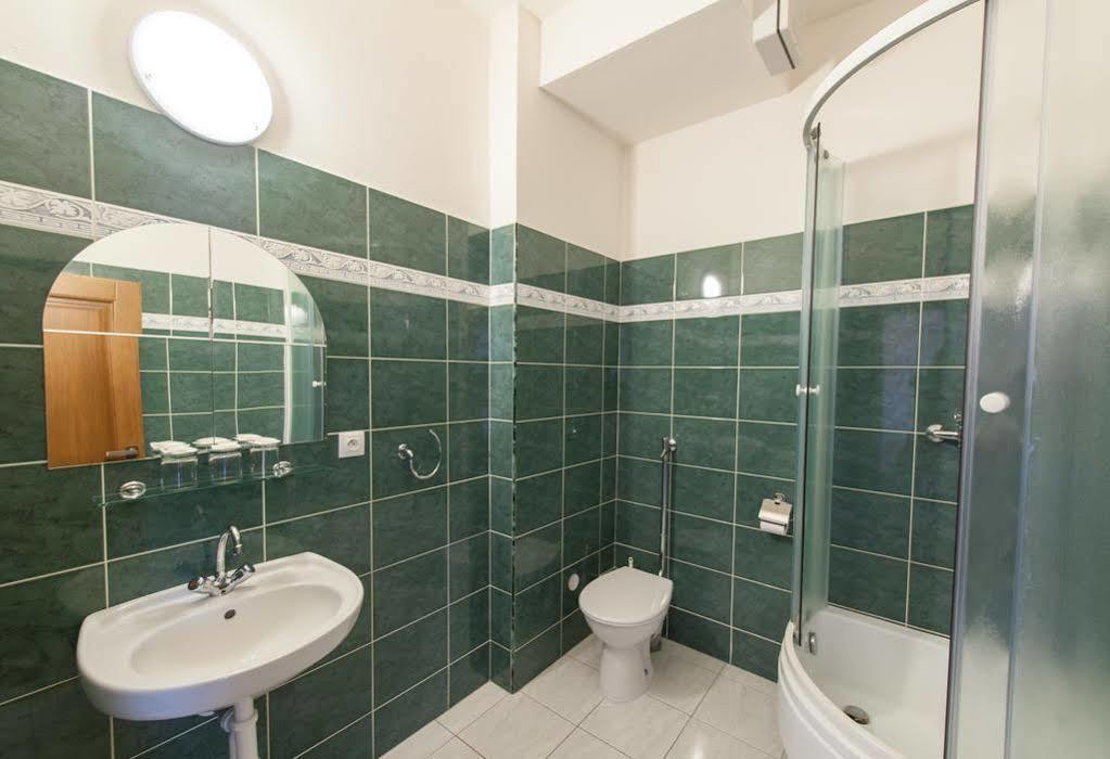צ'סקה בודיוביצה Hotel V Centru מראה חיצוני תמונה