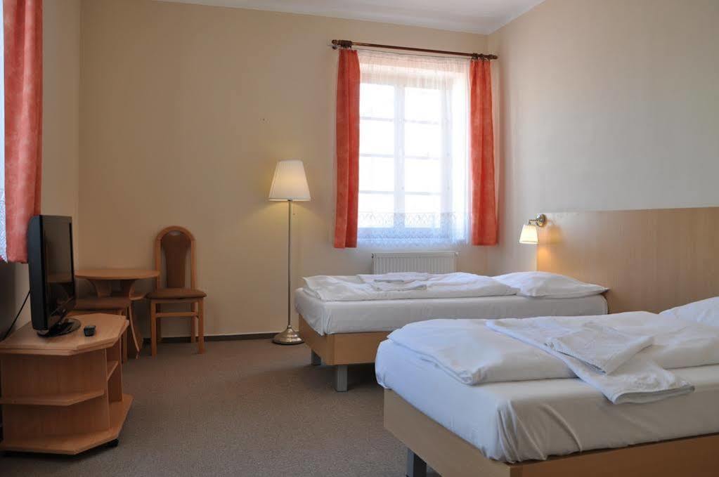 צ'סקה בודיוביצה Hotel V Centru מראה חיצוני תמונה