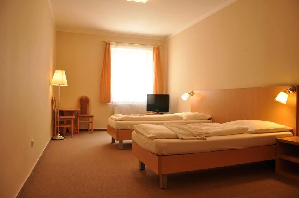 צ'סקה בודיוביצה Hotel V Centru מראה חיצוני תמונה