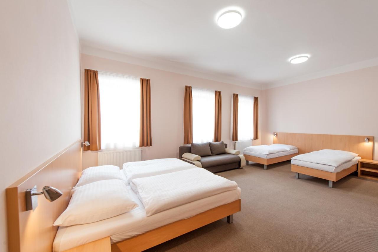 צ'סקה בודיוביצה Hotel V Centru מראה חיצוני תמונה