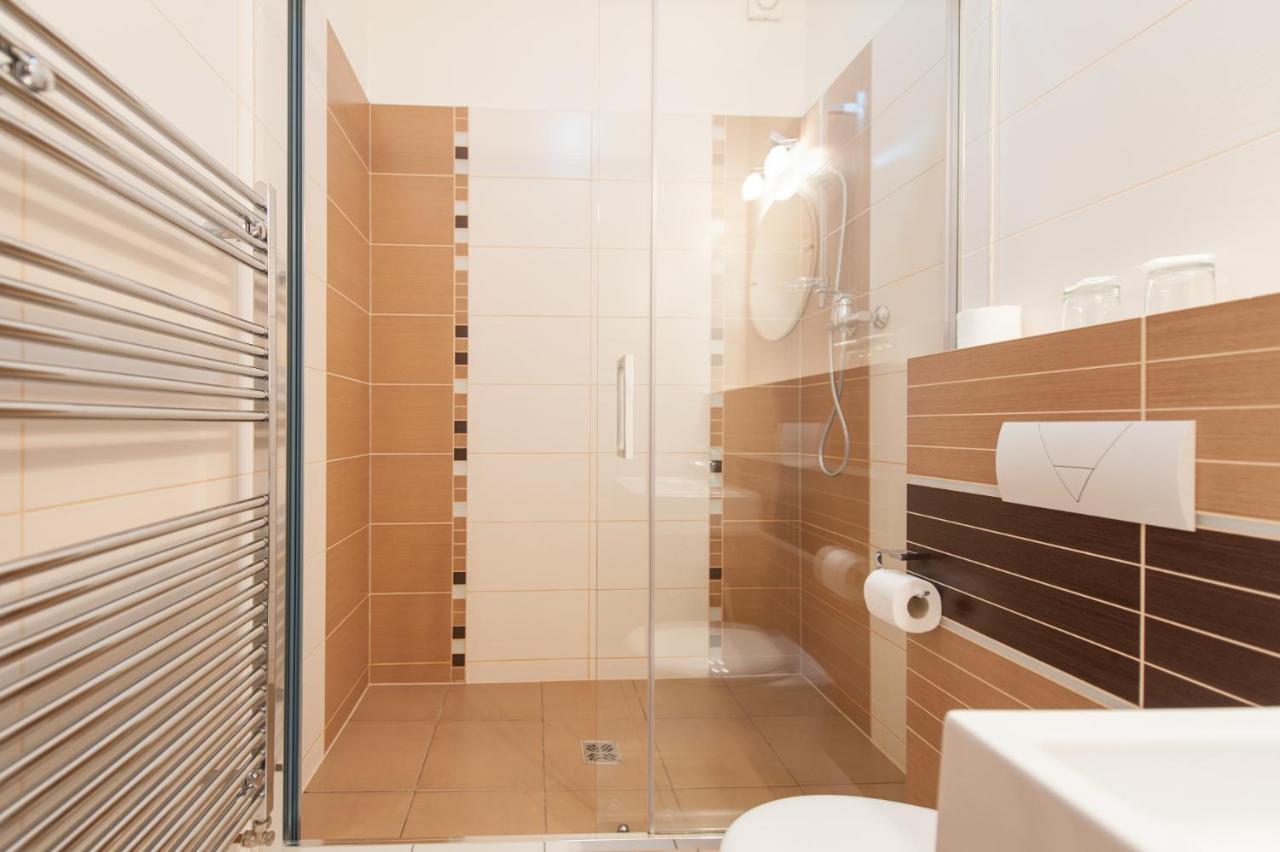 צ'סקה בודיוביצה Hotel V Centru מראה חיצוני תמונה