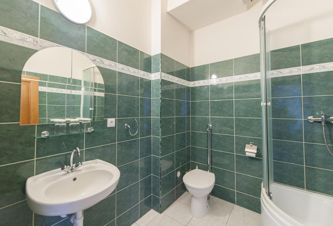 צ'סקה בודיוביצה Hotel V Centru מראה חיצוני תמונה
